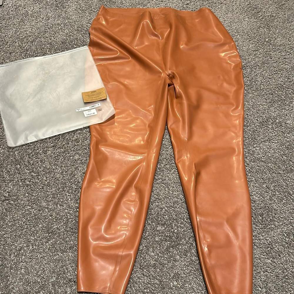 NWT SKIMS liquid latex leggings A STEAL!